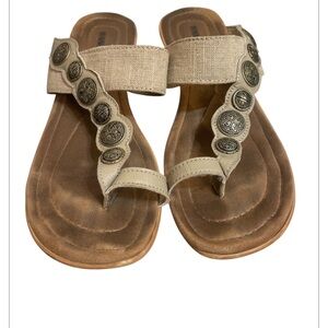Minnetonka size 9 natural woven linen look medallions wedge sandals